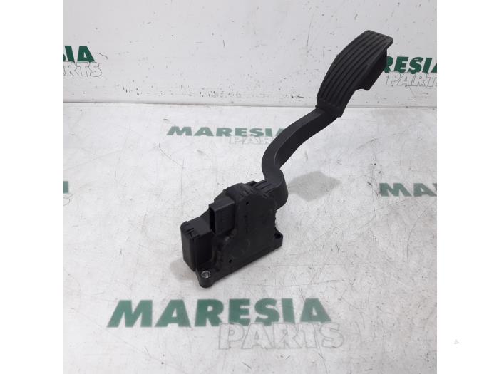 Gebruikte Gaspedaalpositie Sensor Fiat Grande Punto (199) 1.4 16V Prijs € 15,00 Margeregeling aangeboden door Maresia Parts