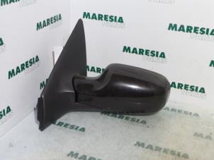 Gebruikte Spiegel Buiten links Renault Megane II (BM/CM) 2.0 16V Prijs € 22,50 Margeregeling aangeboden door Maresia Parts