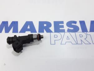 Gebruikte Injector (benzine injectie) Fiat Doblo Prijs € 35,00 Margeregeling aangeboden door Maresia Parts