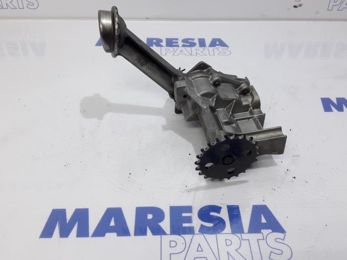 Gebruikte Oliepomp Renault Megane III Grandtour (KZ) 1.5 dCi 110 Prijs € 50,00 Margeregeling aangeboden door Maresia Parts