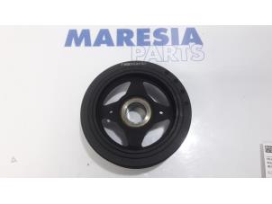 Gebruikte Krukas Poelie Renault Scénic III (JZ) 2.0 16V CVT Prijs € 50,00 Margeregeling aangeboden door Maresia Parts