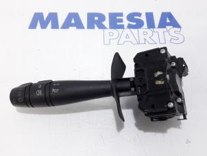 Gebruikte Knipperlicht Schakelaar Renault Master III (FD/HD) 2.5 dCi 16V Prijs € 42,35 Inclusief btw aangeboden door Maresia Parts
