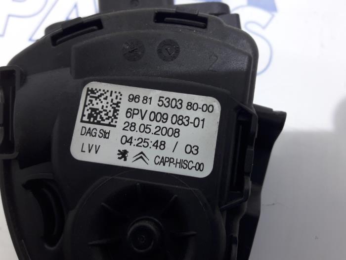 Gaspedaalpositie Sensor van een Peugeot 308 SW (4E/H) 1.6 16V THP 150 2008