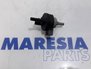 Gebruikte Vacuum ventiel Renault Clio IV (5R) 0.9 Energy TCE 90 12V Prijs € 25,00 Margeregeling aangeboden door Maresia Parts