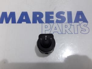 Gebruikte Schakelaar Spiegel Fiat Panda (312) 0.9 TwinAir 65 Prijs € 25,00 Margeregeling aangeboden door Maresia Parts