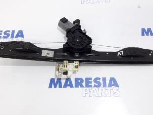 Gebruikte Ruitmechaniek 4Deurs links-voor Fiat Panda (312) 0.9 TwinAir 65 Prijs € 50,00 Margeregeling aangeboden door Maresia Parts