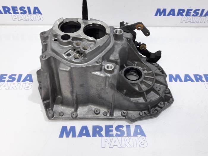 Gebruikte Versnellingsbakhuis Renault Clio IV (5R) 0.9 Energy TCE 90 12V Prijs € 50,00 Margeregeling aangeboden door Maresia Parts