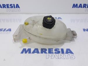 Gebruikte Koelvloeistof Reservoir Renault Master IV (FV) 2.3 dCi 125 16V RWD Prijs € 36,30 Inclusief btw aangeboden door Maresia Parts