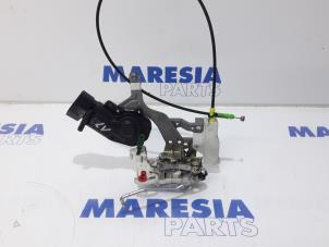 Gebruikte Portierslot Mechaniek 2Deurs links Citroen C1 1.0 12V Prijs € 25,00 Margeregeling aangeboden door Maresia Parts