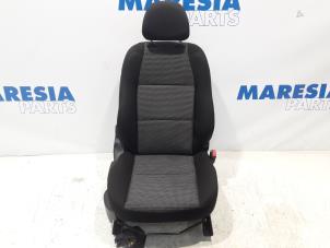 Gebruikte Voorstoel rechts Peugeot 207 SW (WE/WU) 1.6 16V VTRi Prijs € 75,00 Margeregeling aangeboden door Maresia Parts