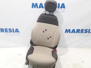 Gebruikte Voorstoel rechts Fiat Panda (312) 0.9 TwinAir 65 Prijs € 157,50 Margeregeling aangeboden door Maresia Parts