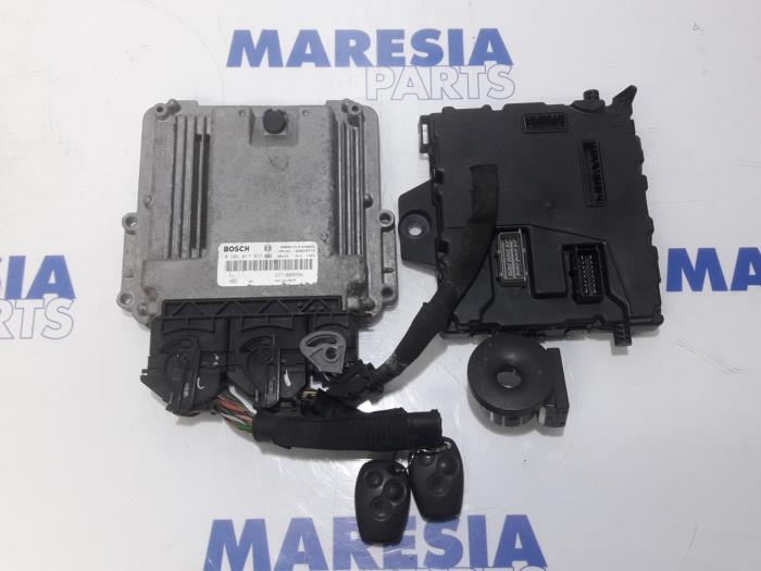Gebruikte Computer Motormanagement Renault Master III (FV) 2.3 dCi 125 16V RWD Prijs € 483,99 Inclusief btw aangeboden door Maresia Parts