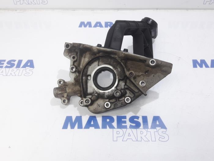 Gebruikte Oliepomp Peugeot 407 (6D) 1.8 16V Prijs € 50,00 Margeregeling aangeboden door Maresia Parts