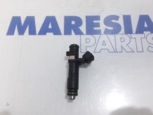 Gebruikte Injector (benzine injectie) Peugeot 407 (6D) 1.8 16V Prijs € 25,00 Margeregeling aangeboden door Maresia Parts