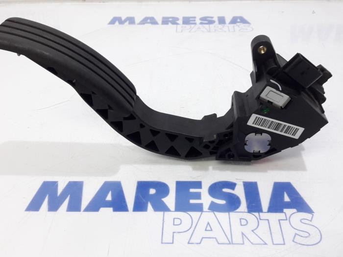 Gebruikte Sensor Gaspedaalpositie Renault Scénic III (JZ) 1.6 16V Prijs € 25,00 Margeregeling aangeboden door Maresia Parts
