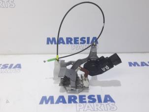 Gebruikte Portierslot Mechaniek 4Deurs rechts-achter Peugeot 107 1.0 12V Prijs € 20,00 Margeregeling aangeboden door Maresia Parts