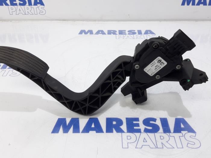 Gebruikte Gaspedaalpositie Sensor Fiat Doblo Cargo (263) 1.3 D Multijet Prijs € 48,40 Inclusief btw aangeboden door Maresia Parts