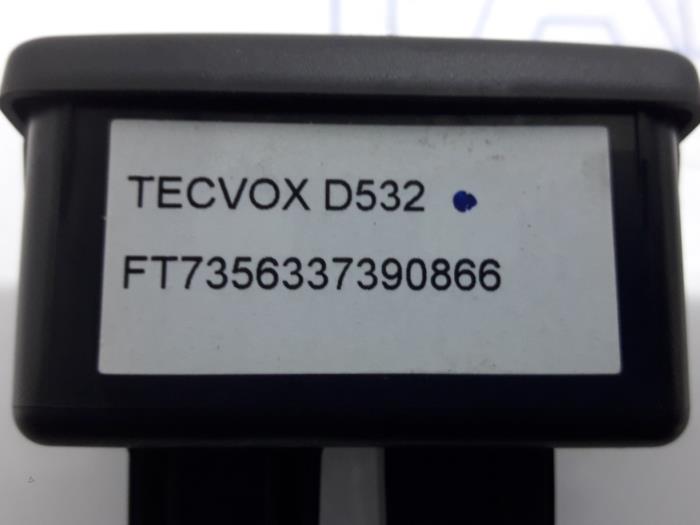 AUX/USB aansluiting van een Fiat Doblo Cargo (263) 1.3 D Multijet 2016