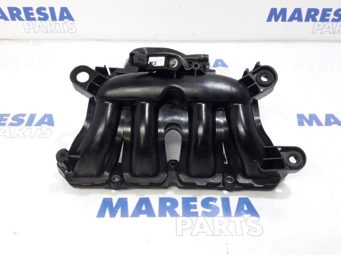 Gebruikte Spruitstuk Inlaat Peugeot 207 CC (WB) 1.6 16V GT THP Prijs € 49,99 Margeregeling aangeboden door Maresia Parts