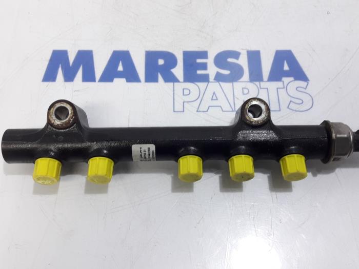 Gebruikte Injector brug Citroen C4 Picasso (3D/3E) 1.6 e-Hdi, BlueHDi 115 Prijs € 50,00 Margeregeling aangeboden door Maresia Parts