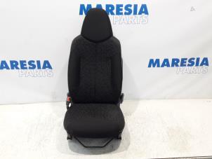 Gebruikte Voorstoel links Peugeot 107 1.0 12V Prijs € 105,00 Margeregeling aangeboden door Maresia Parts