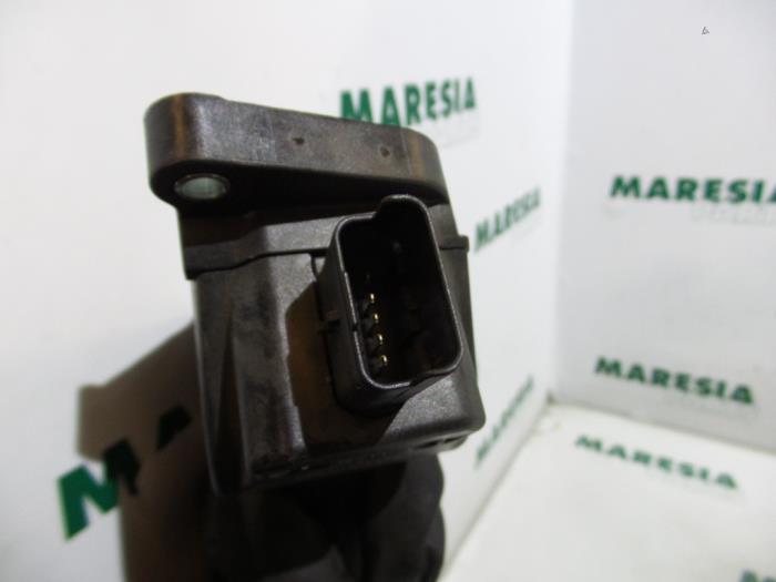Gaspedaalpositie Sensor van een Citroën C4 Coupé (LA) 1.4 16V 2007