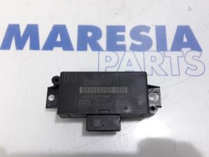 Gebruikte PDC Module Renault Captur (2R) 0.9 Energy TCE 12V Prijs € 35,00 Margeregeling aangeboden door Maresia Parts