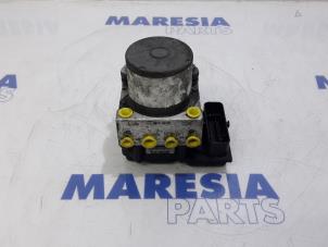 Gebruikte ABS Pomp Renault Master III (MA/MB/MC/MD/MH/MF/MG/MH) 2.3 dCi 16V Prijs € 171,52 Inclusief btw aangeboden door Maresia Parts