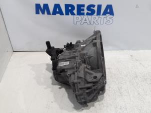 Gebruikte Versnellingsbak Renault Master IV (MA/MB/MC/MD/MH/MF/MG/MH) 2.3 dCi 16V Prijs € 1.079,32 Inclusief btw aangeboden door Maresia Parts