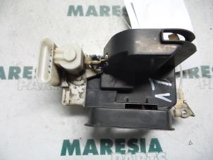 Gebruikte Portierslot Mechaniek 4Deurs links-voor Fiat Multipla (186) 1.9 JTD 105 SX,ELX Prijs € 25,00 Margeregeling aangeboden door Maresia Parts