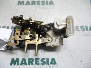 Gebruikte Deurslot Mechaniek 4Deurs rechts-voor Fiat Multipla (186) 1.9 JTD 105 SX,ELX Prijs € 25,00 Margeregeling aangeboden door Maresia Parts