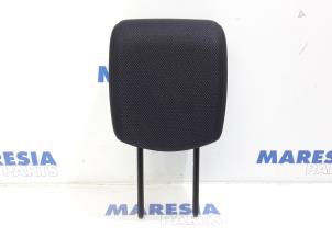 Gebruikte Hoofdsteun Renault Clio III (BR/CR) 1.6 16V Prijs € 35,00 Margeregeling aangeboden door Maresia Parts