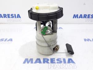 Gebruikte Brandstofpomp Elektrisch Renault Clio III (BR/CR) 1.6 16V Prijs € 20,00 Margeregeling aangeboden door Maresia Parts