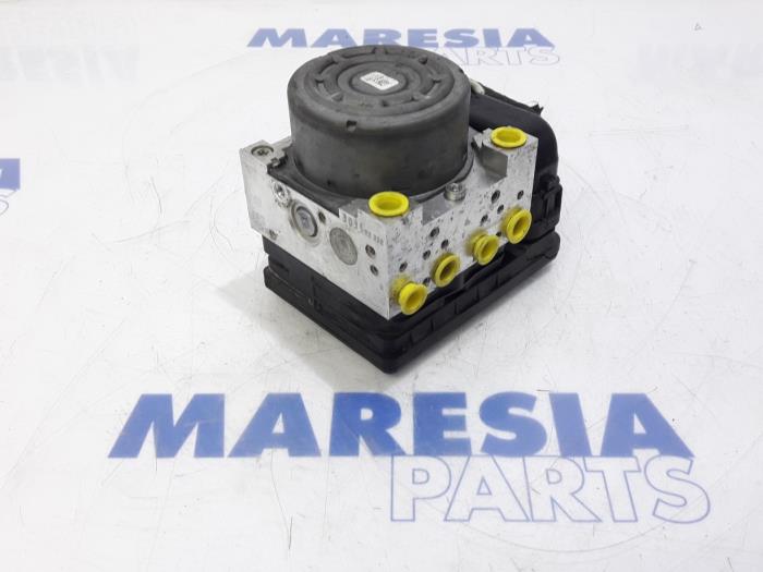 Gebruikte ABS Pomp Peugeot 208 I (CA/CC/CK/CL) 1.6 16V THP 155 Prijs € 69,99 Margeregeling aangeboden door Maresia Parts
