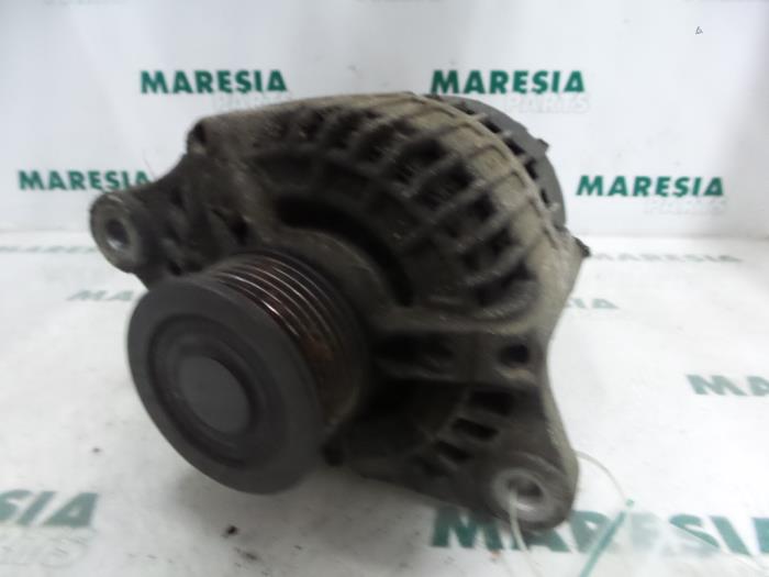 Gebruikte Dynamo Fiat Multipla (186) 1.9 JTD 105 SX,ELX Prijs € 50,00 Margeregeling aangeboden door Maresia Parts