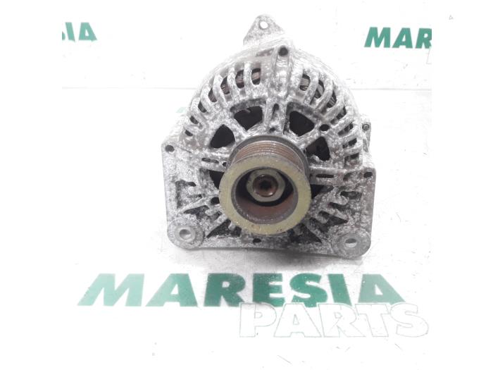 Gebruikte Dynamo Renault Megane II (BM/CM) 1.9 dCi 120 Prijs € 60,00 Margeregeling aangeboden door Maresia Parts