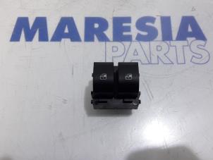 Gebruikte Schakelblok ruiten Fiat Bravo (198A) 1.4 16V Prijs € 50,00 Margeregeling aangeboden door Maresia Parts