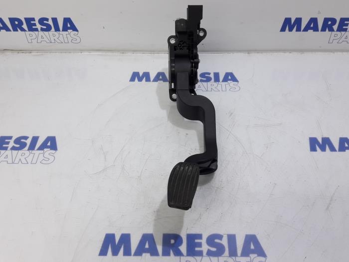 Gebruikte Gaspedaalpositie Sensor Fiat Bravo (198A) 1.4 16V Prijs € 25,00 Margeregeling aangeboden door Maresia Parts