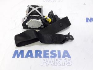 Gebruikte Veiligheidsgordel links-voor Fiat Bravo (198A) 1.4 16V Prijs € 105,00 Margeregeling aangeboden door Maresia Parts