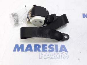 Gebruikte Veiligheidsgordel links-achter Fiat Bravo (198A) 1.4 16V Prijs € 35,00 Margeregeling aangeboden door Maresia Parts