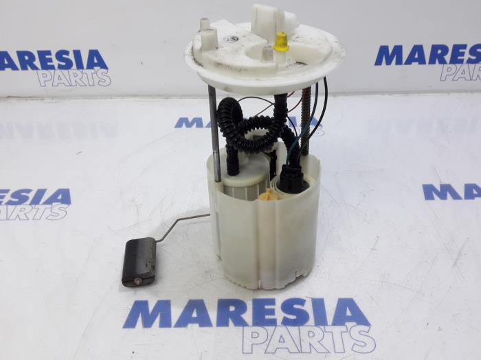 Gebruikte Tank element Pomp Fiat Bravo (198A) 1.4 16V Prijs € 20,00 Margeregeling aangeboden door Maresia Parts
