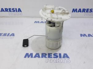 Gebruikte Tank element Pomp Peugeot 208 I (CA/CC/CK/CL) 1.0 Vti 12V PureTech Prijs € 25,00 Margeregeling aangeboden door Maresia Parts