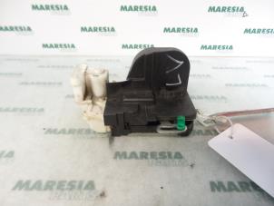 Gebruikte Deurslot Mechaniek 2Deurs links Alfa Romeo 147 (937) 1.9 JTD 115 Prijs € 25,00 Margeregeling aangeboden door Maresia Parts