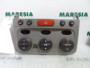 Gebruikte Kachel Bedieningspaneel Alfa Romeo 147 (937) 1.9 JTD 115 Prijs € 25,00 Margeregeling aangeboden door Maresia Parts