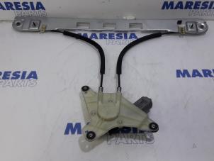 Gebruikte Ruitmechaniek 2Deurs rechts-voor Renault Master IV (MA/MB/MC/MD/MH/MF/MG/MH) 2.3 dCi 135 16V FWD Prijs € 90,75 Inclusief btw aangeboden door Maresia Parts