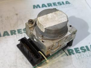 Gebruikte ABS Pomp Renault Scénic II (JM) 1.5 dCi 85 Prijs € 49,95 Margeregeling aangeboden door Maresia Parts