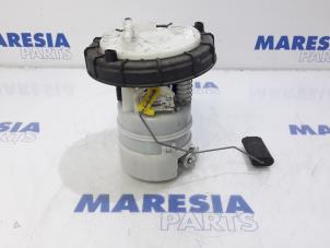 Gebruikte Brandstofpomp Elektrisch Citroen C5 III Tourer (RW) 2.0 16V Prijs € 25,00 Margeregeling aangeboden door Maresia Parts