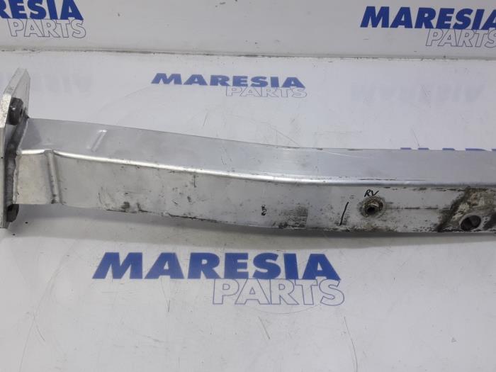 Subframe van een Alfa Romeo Giulietta (940) 1.4 TB 16V 2011