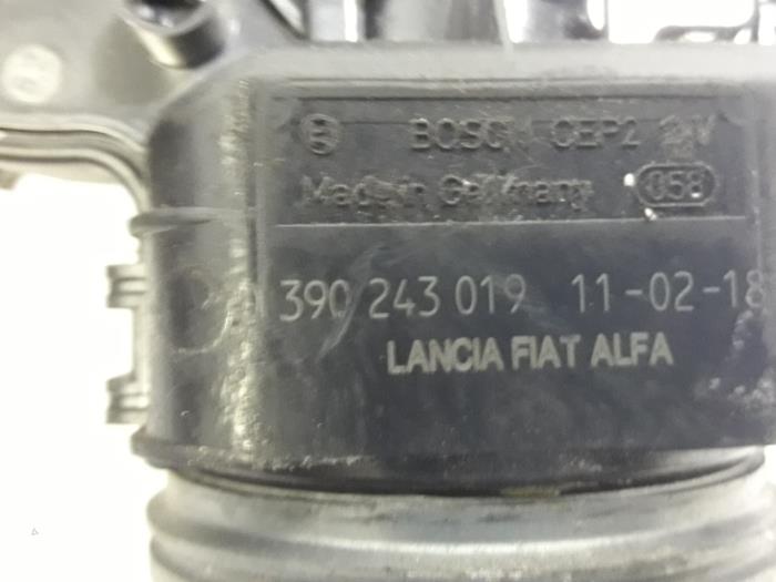 ALFA ROMEO Giulietta 940 (2010-2020) Priekinių valytuvų mechanizmo varikliukas 0390243019 19463730