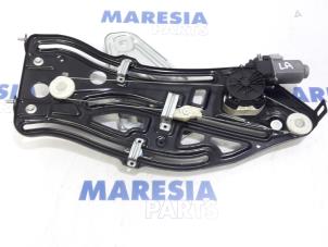 Gebruikte Ruitmechaniek 2Deurs links-achter Peugeot 207 CC (WB) 1.6 16V Prijs € 50,00 Margeregeling aangeboden door Maresia Parts